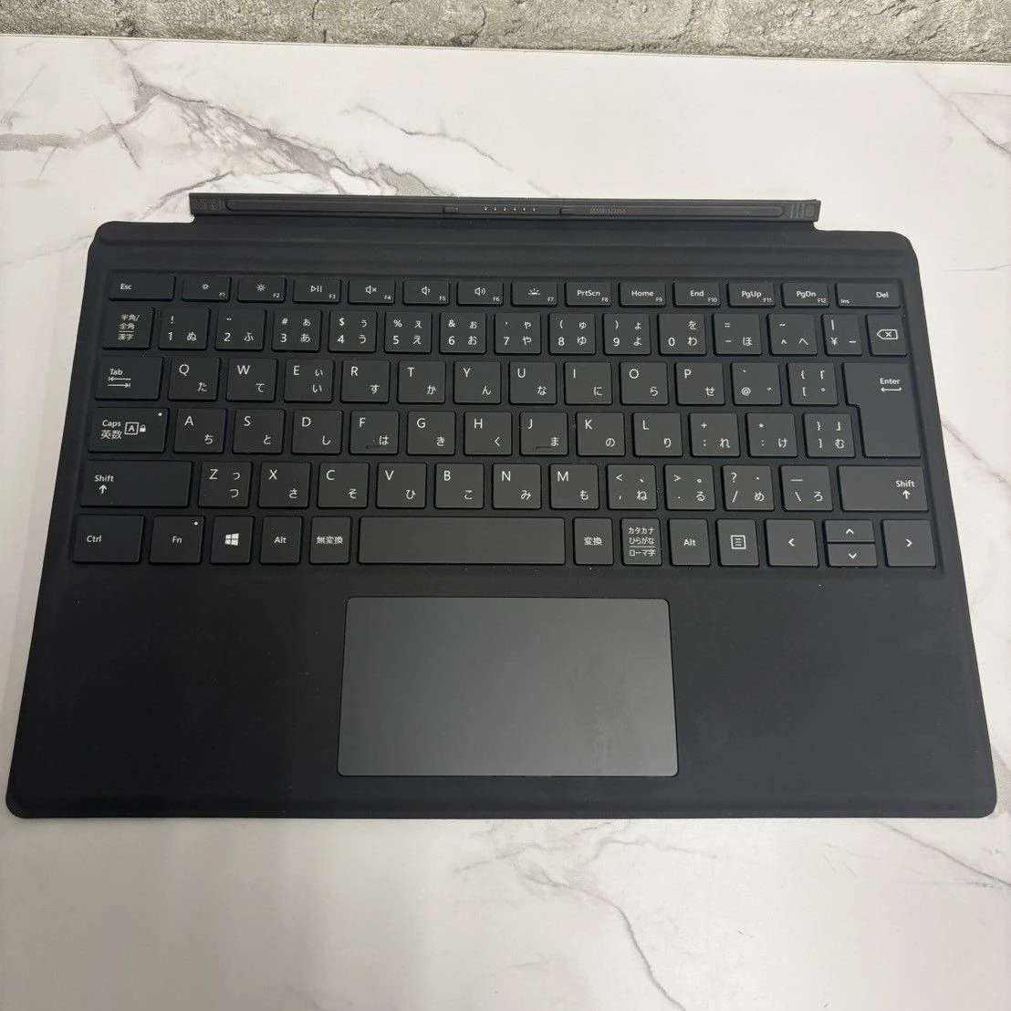 Bàn phím Surface Pro Type Cover FMN-00019 màu đen (đã qua sử dụng)  Tương thích: Surface Pro 3 / 4 / 5 / 6 / 7 / 7+  Sản phẩm đã được kiểm tra hoạt động tại nơi nhập hàng.  Mã: 51-A1