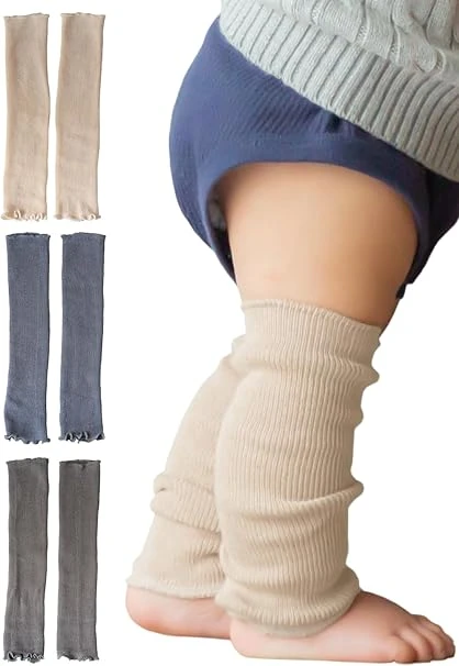 Bộ 3 đôi tất giữ ấm chân cho bé, dễ thương và có họa tiết, sản xuất tại Nhật Bản.