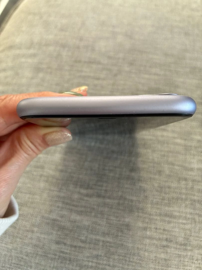 Giá đã giảm! 20.000 yên → 19.000 yên - iPhone 11 màu tím của Apple