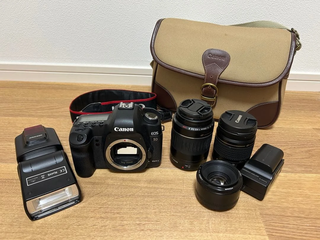Thân máy Canon EOS 5D Mark II, kèm ống kính prime và tổng cộng 3 ống kính, máy ảnh DSLR