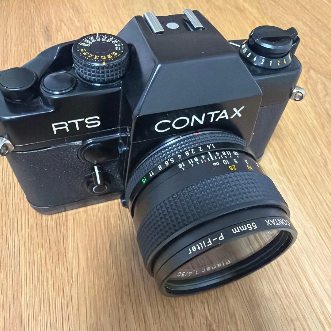 CONTAX RTS kèm ống kính Planar 50mm f/1.4. Đã kiểm tra hoạt động