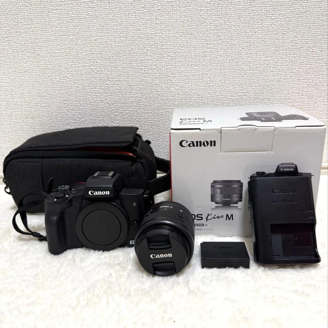Máy ảnh không gương lật Canon EOS Kiss M kèm thẻ nhớ