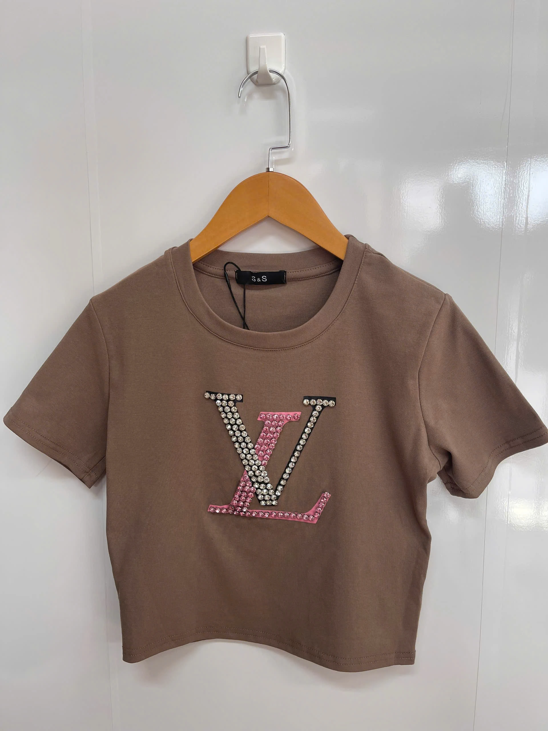 ✨PHÔNG LV LOUIS VUITTON ĐÍNH ĐÁ – ĐƠN GIẢN MÀ VẪN NỔI BẬT ✨