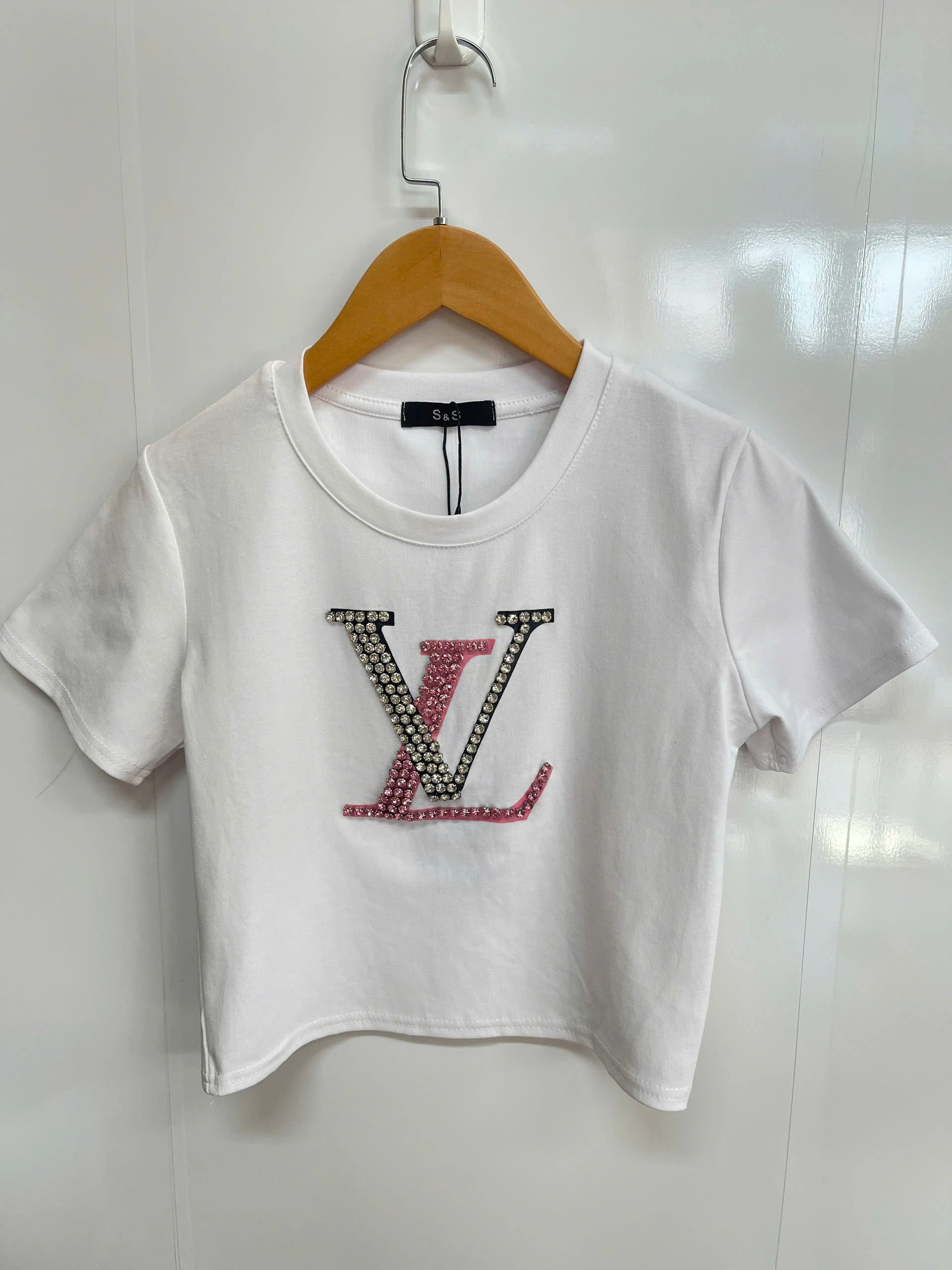 ✨ PHÔNG LV LOUIS VUITTON ĐÍNH ĐÁ – ĐƠN GIẢN MÀ VẪN NỔI BẬT ✨