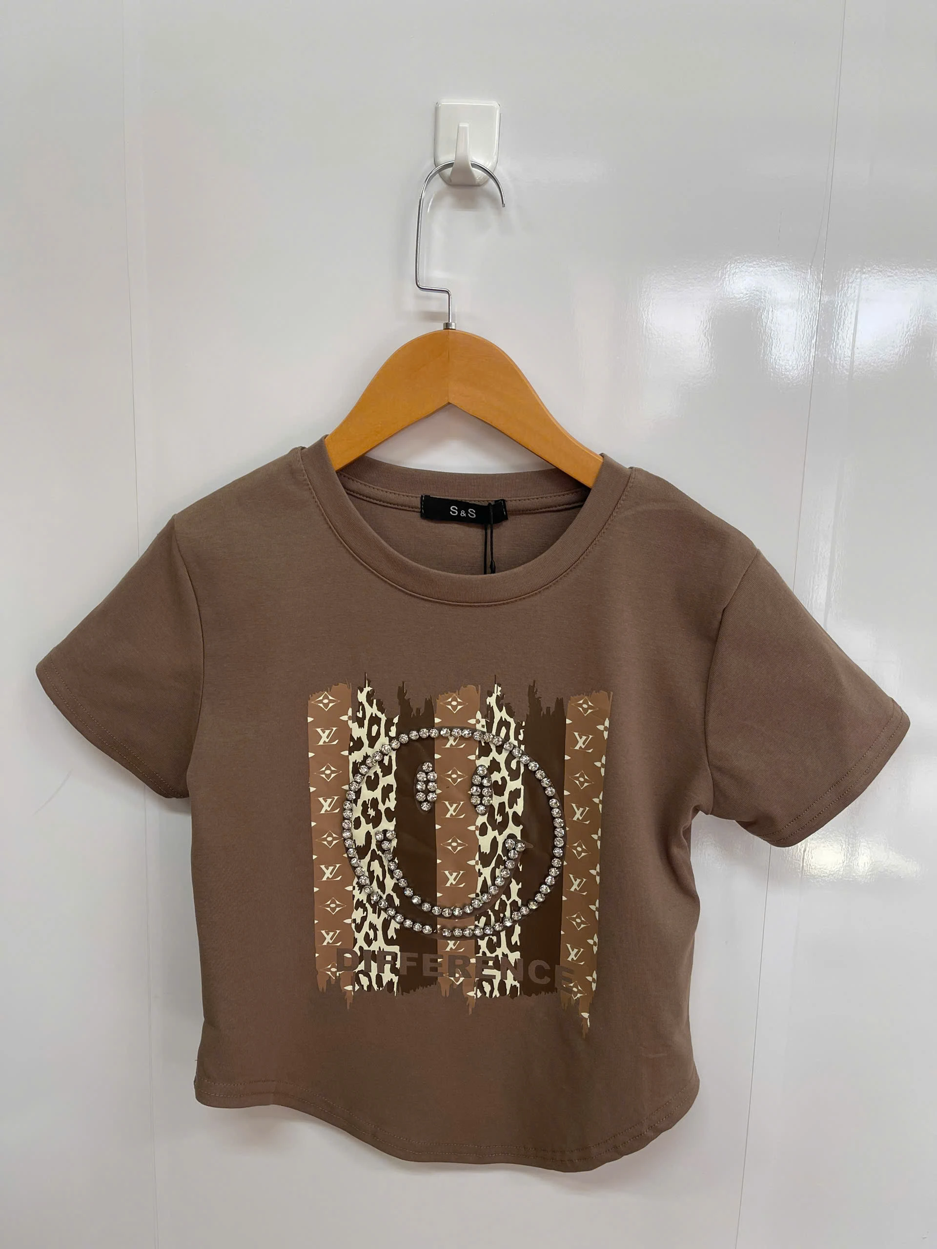 ✨PHÔNG LV LOUIS VUITTON ĐÍNH ĐÁ – ĐƠN GIẢN MÀ VẪN NỔI BẬT ✨